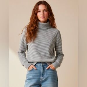 LL Bean women's stripe turtle neck cashmere sweater size M